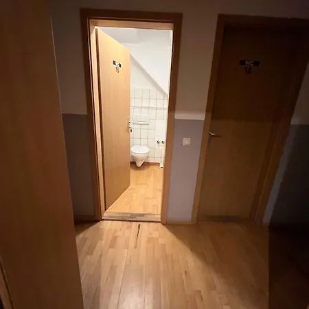 Zimmer-bad-tv-kuehlschrank-16 Meine