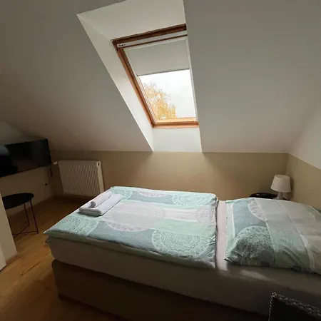 Gæstehus Zimmer-bad-tv-kuehlschrank-16