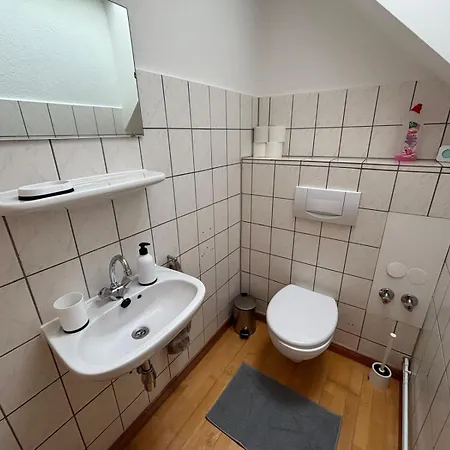 Zimmer-bad-tv-kuehlschrank-16 3*