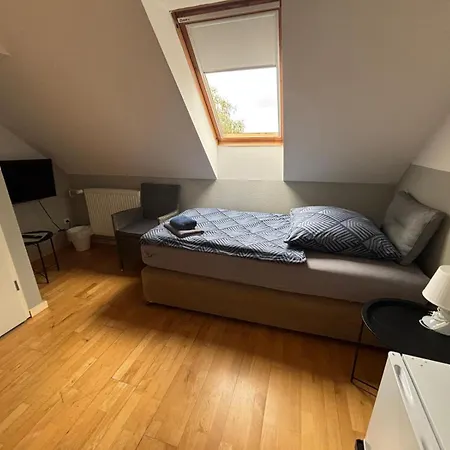 Zimmer-bad-tv-kuehlschrank-16 Affittacamere Meine