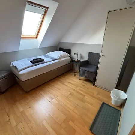 Zimmer-bad-tv-kühlschrank-16 3*