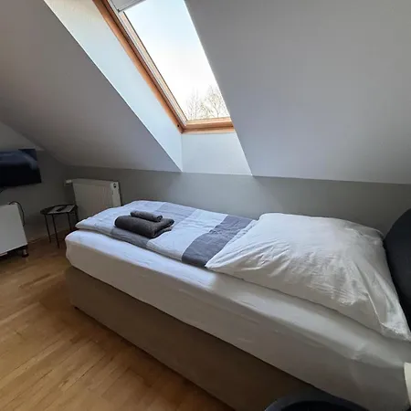 Zimmer-bad-tv-kühlschrank-16