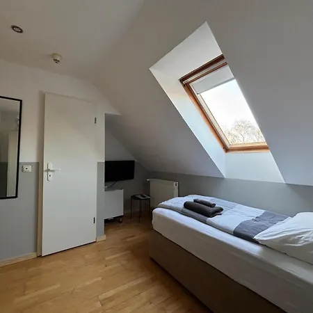 Zimmer-bad-tv-kühlschrank-16 Pensión Meine