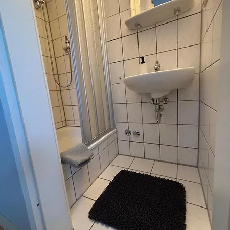 Zimmer-bad-tv-kühlschrank-16 3*