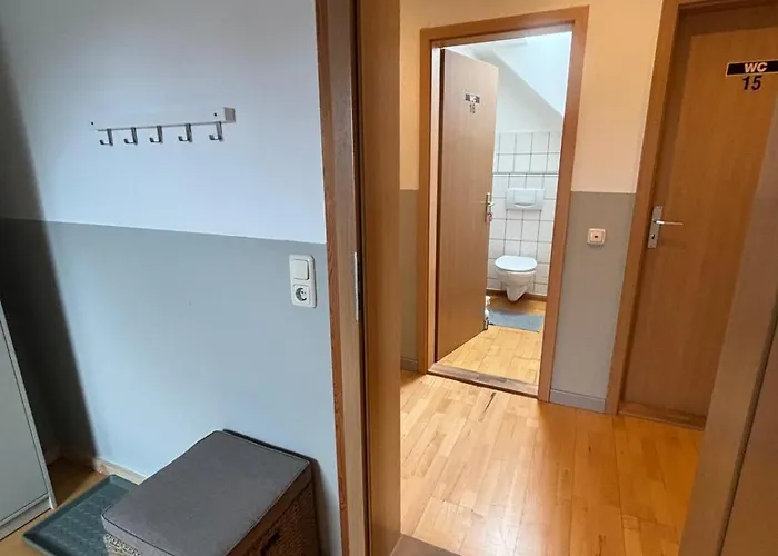 Zimmer-bad-tv-kühlschrank-16 Pensión Meine