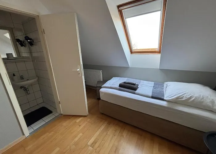 Pensión Zimmer-bad-tv-kühlschrank-16 Meine