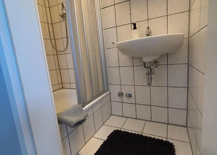 Zimmer-bad-tv-kühlschrank-16 3*